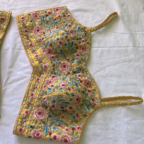 Embroidered small Indo-western palazzo dress 3-piece set yellow - Picture 3 of 6